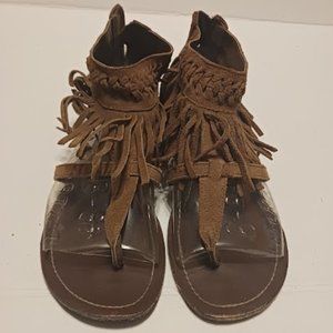 Minnetonka Abbey Tan Suede Fringe Zipback Tribal Thong Sandals, Sz 8, used